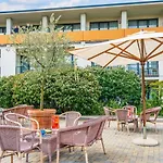 מלון Parc 4*